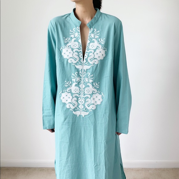 EMBROIDERED RESORT MAXI DRESS - Picture 2 of 8